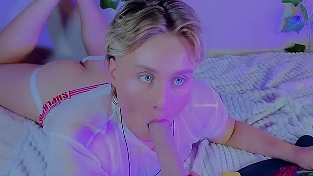 cumboydoll webcam