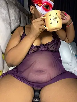 BIGMAMA011 webcam