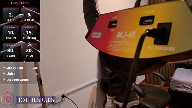 hottiesjuls webcam