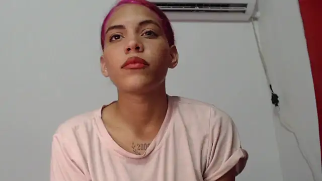 staicy_white_19 webcam