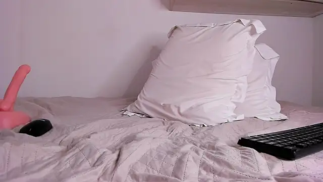 Aaron_Tate webcam
