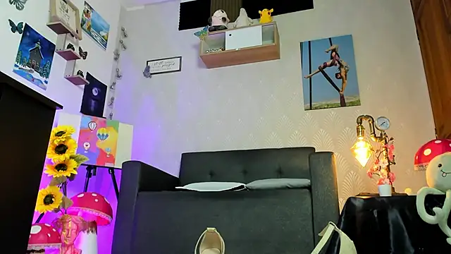 Alaia_Love77 live cam on StripChat