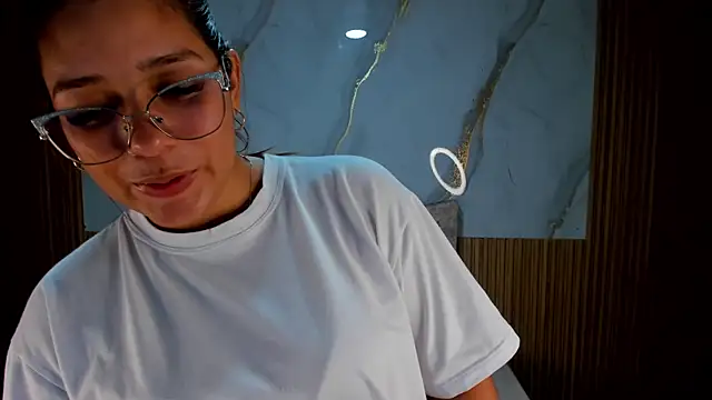 mia_18v webcam