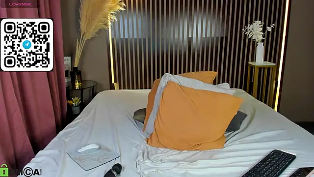 Aly_Alyc webcam