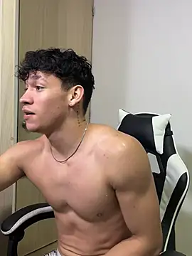 Luke_Muscle webcam