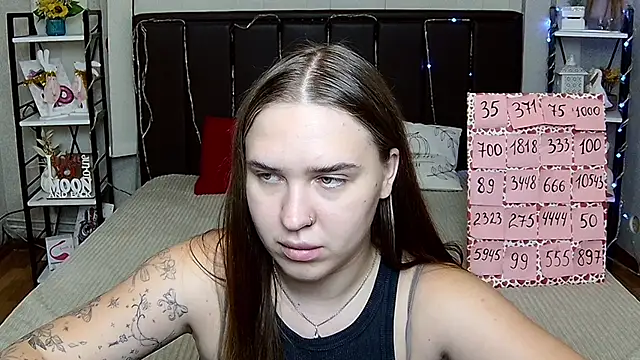 LauraHlot