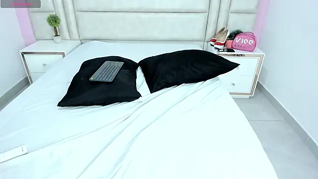 SalomeBins webcam