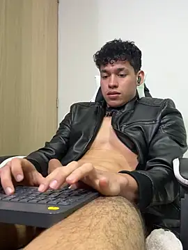 Luke_Muscle webcam