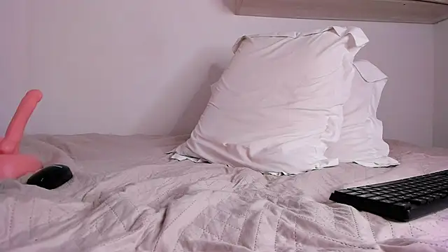 Aaron_Tate webcam