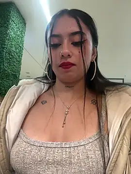 LilacNoir webcam