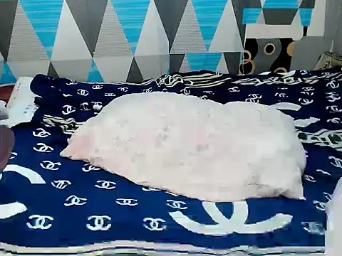 online web cam porn Trish CurveCock