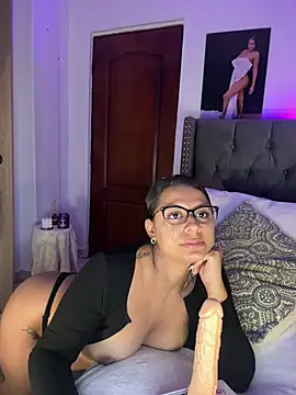 ema_zoe live cam on StripChat
