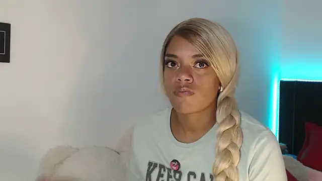 ladyrd1 webcam