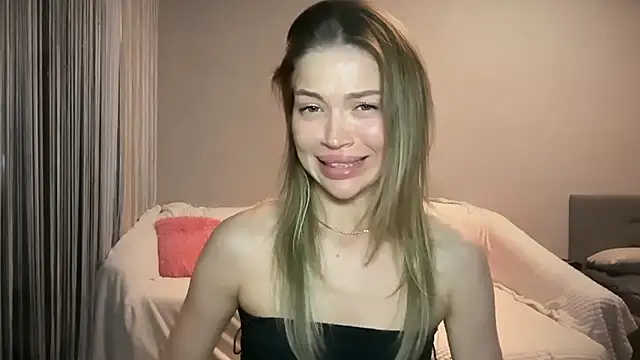 EmmyMills webcam