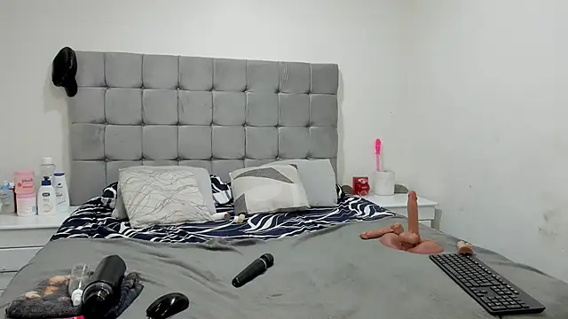 Doja_Peach webcam