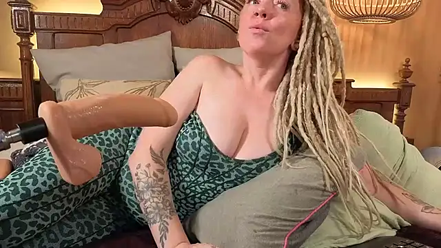 LilyWilder webcam