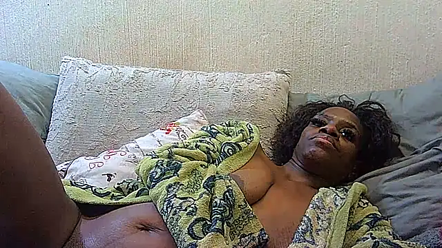 BrunetteNaomi8 webcam