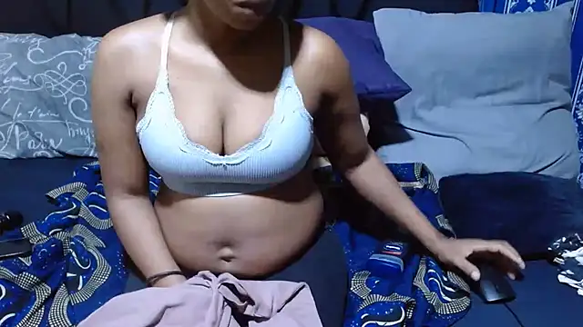 YummyBrownyxx webcam