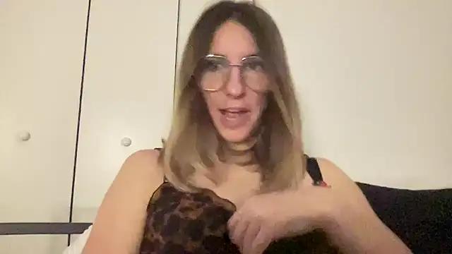 quirkycait webcam
