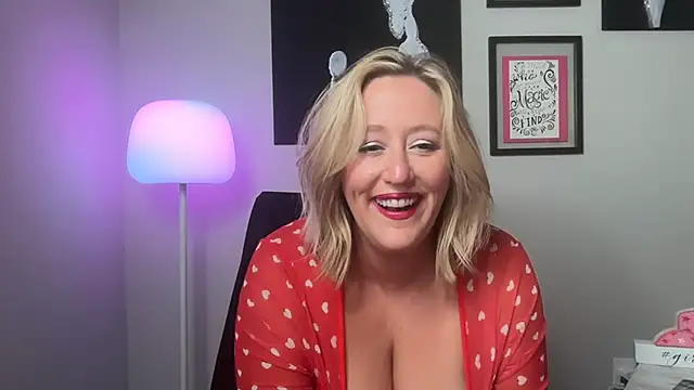 MissNaughtyBlonde webcam