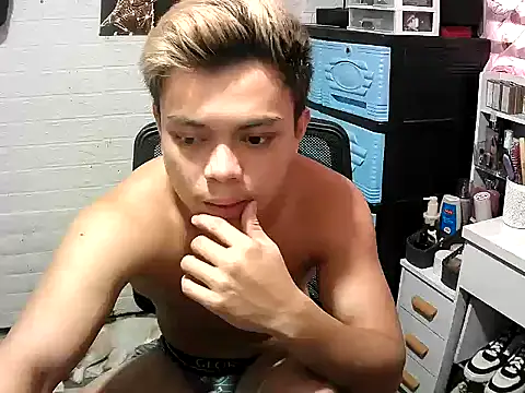 Theboy_cummerx69 webcam