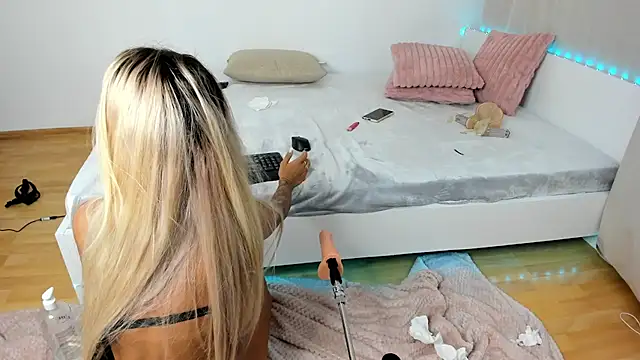 AprilHadid webcam