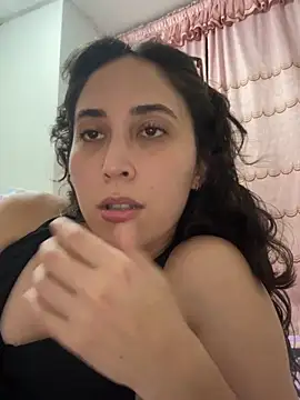 LatinDoll8 webcam