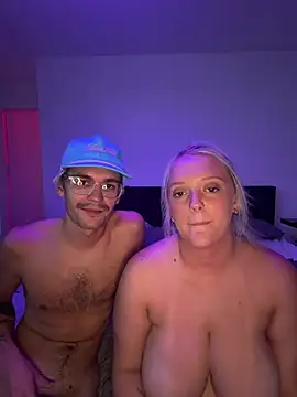 Blondebarbie21 webcam