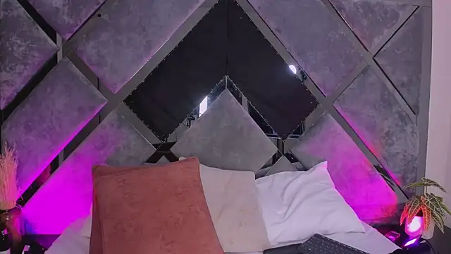 ZoeJhonson-1 webcam