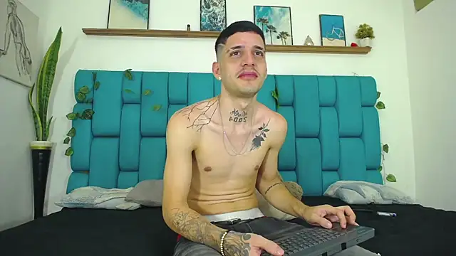 MaxHornyLatin