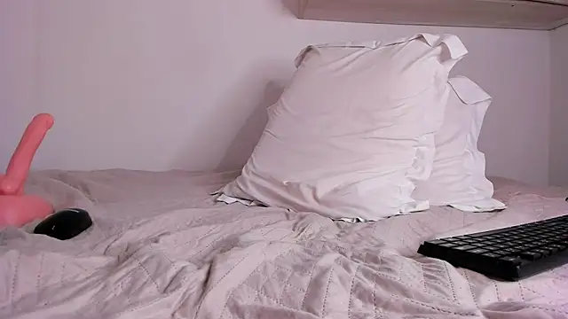 Aaron_Tate webcam