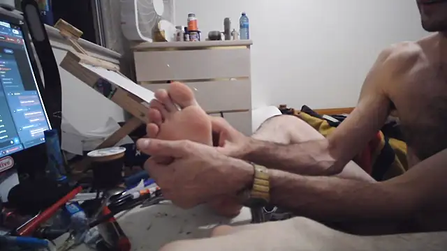 JohnnyMoves webcam