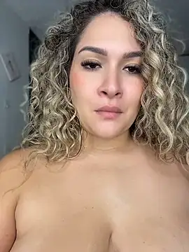 Sara_smiiith211 webcam