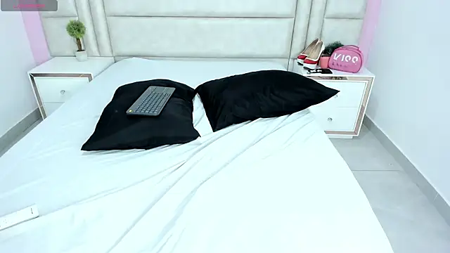 SalomeBins webcam