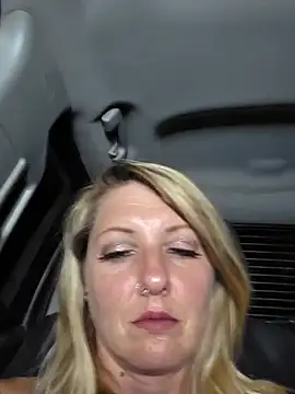 SheIsSomething webcam
