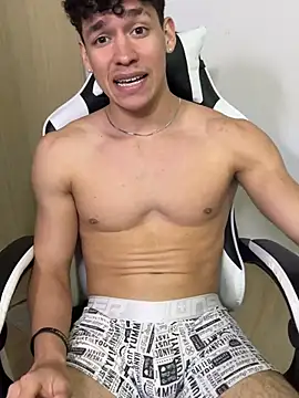 Luke_Muscle webcam