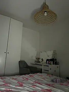 ItsNina_ webcam