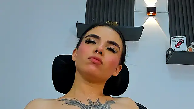 isabella_hv live cam on StripChat