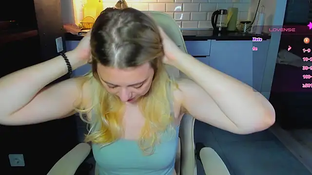 blonde_kellyy webcam