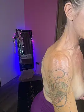 mommyselenafit_ webcam