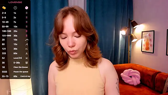 LanaBlu_ live cam on StripChat