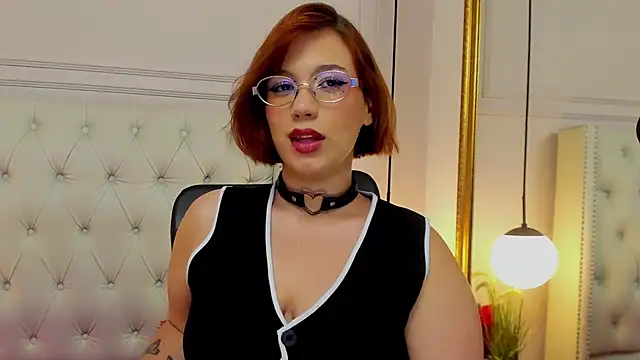 MillyHotsoon webcam