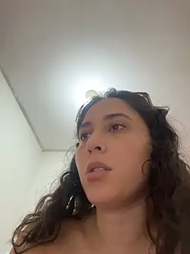 LatinDoll8 webcam