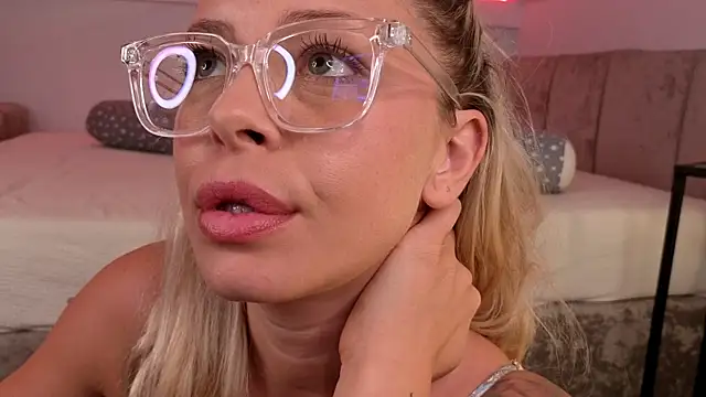 BluEyesKate webcam