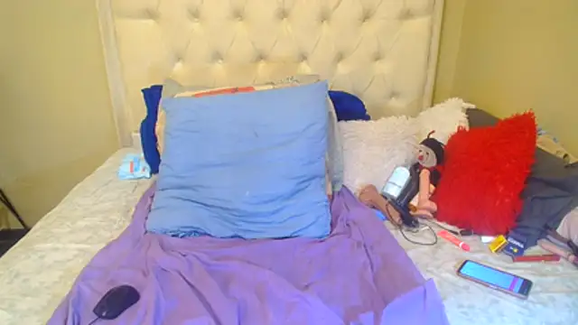 NoviaveeXXX webcam