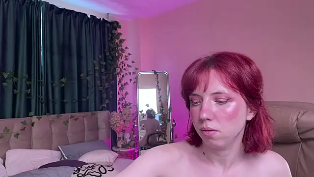 Love_is_Lola live cam on StripChat