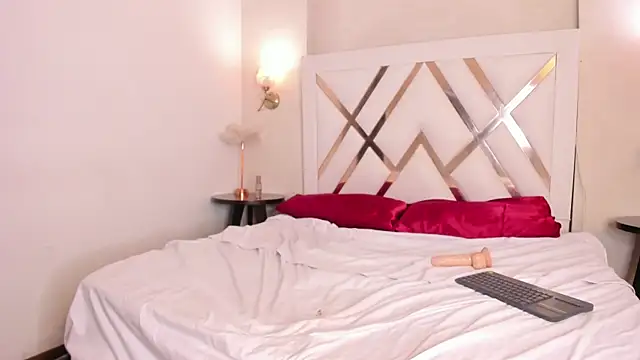 Sky_Collins_ webcam