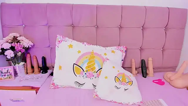 AndreaPinkNaughty webcam