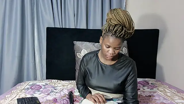 SweetTitties21 webcam