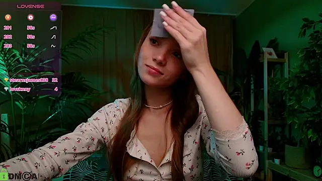 Adria_Arjona webcam